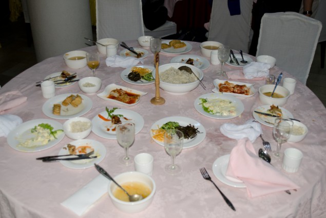 Une table après la fin du repas