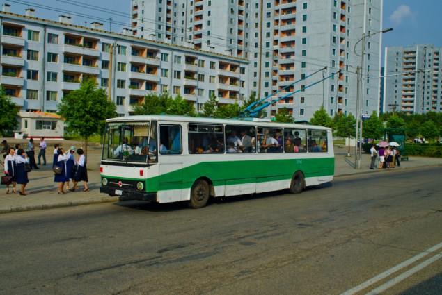 Un des rares bus de Pyongyang, toujours bondés